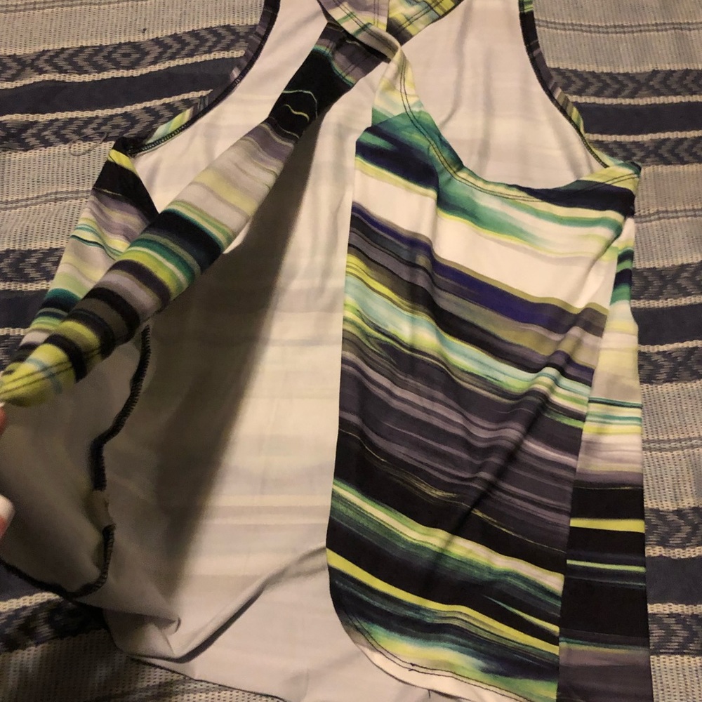 Workout top - Picture 3 of 4